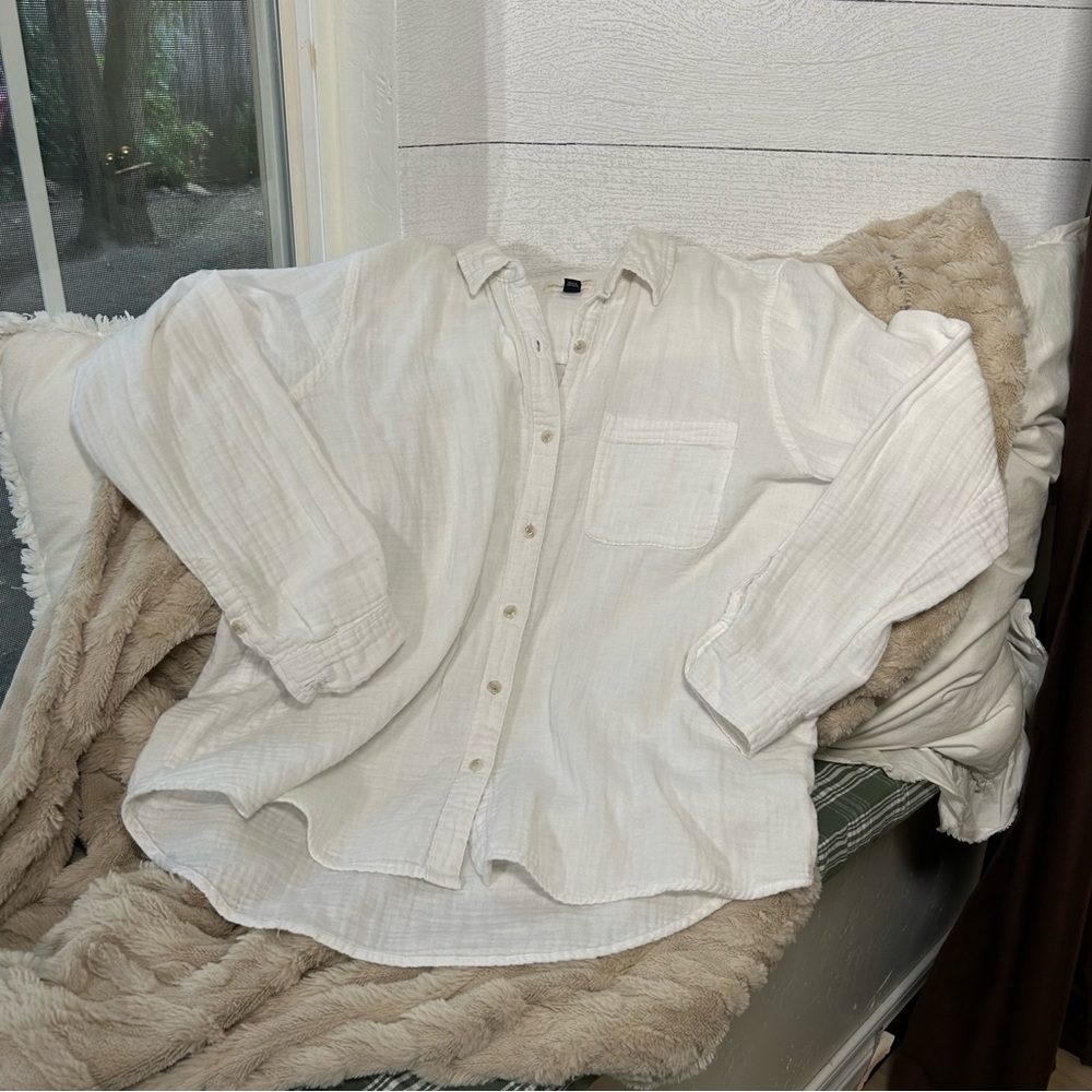 Universal Thread Linen Like Button-Up Shirt